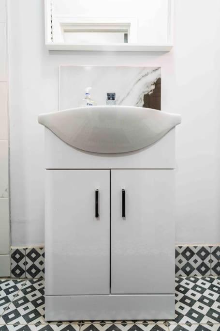 Modern Flat In Moseley With Free Parking Apartment Бирмингам Екстериор снимка